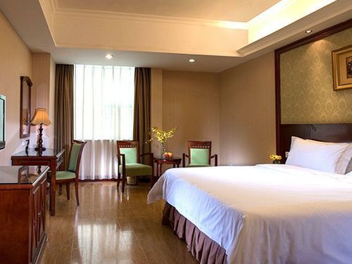 Vienna Hotel Shuanglong Subway Station