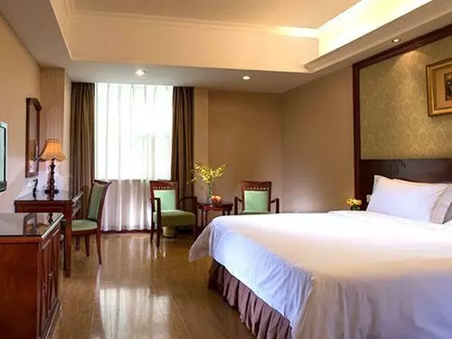 Vienna Hotel Shuanglong Subway Station