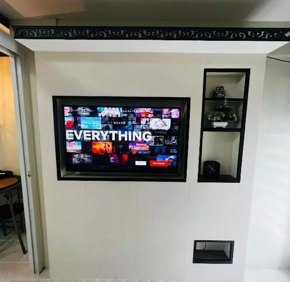 Aamiaismajoitus (B&B) Netflix And Unli Wifi!!! The Elchies Room At Tagaytay Prime Residence