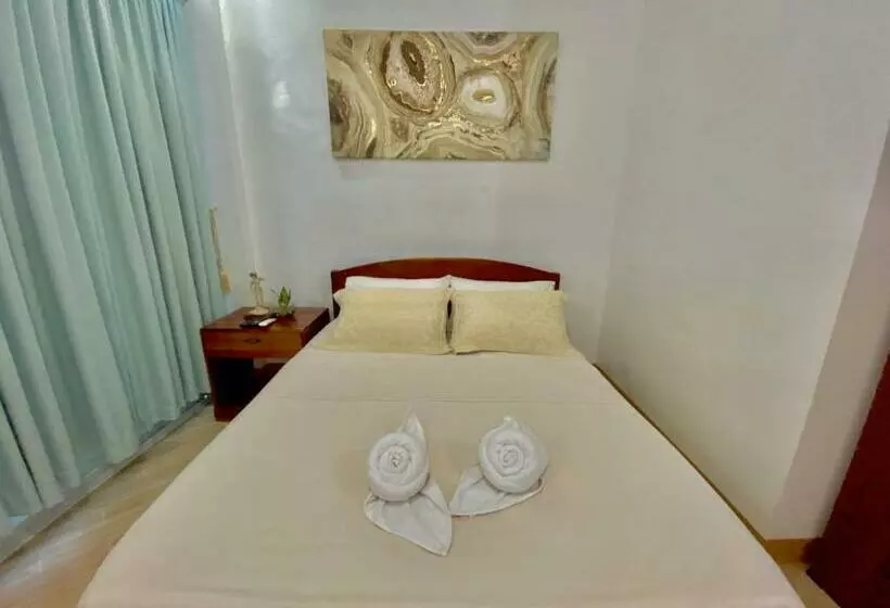 پانسیون Coombs Guest House