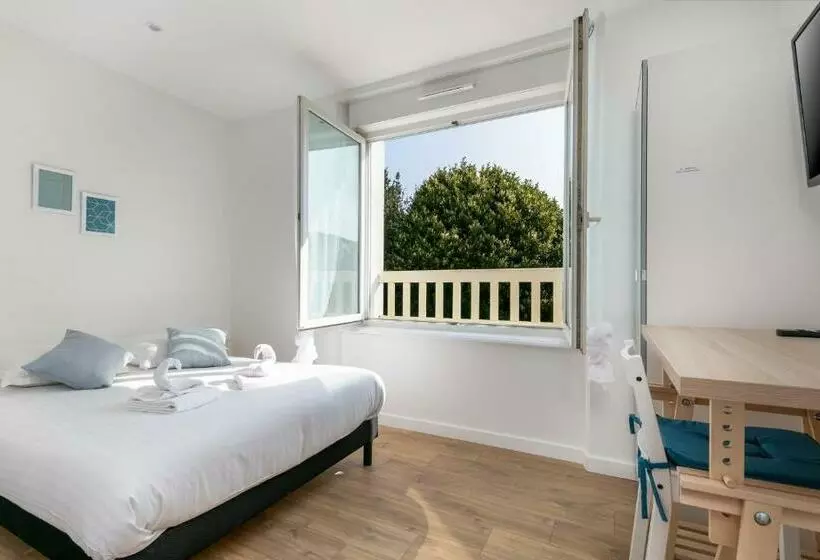 ペンション La Bergère De Domrémy Chambre Spacieuse Avec Sdb Privative, Espace Partagés Cuisine, Salon Et Terras