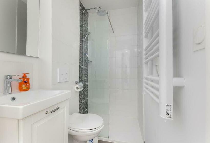 ペンション La Bergère De Domrémy Chambre Spacieuse Avec Sdb Privative, Espace Partagés Cuisine, Salon Et Terras