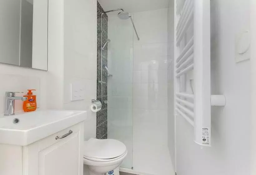ペンション La Bergère De Domrémy Chambre Spacieuse Avec Sdb Privative, Espace Partagés Cuisine, Salon Et Terras