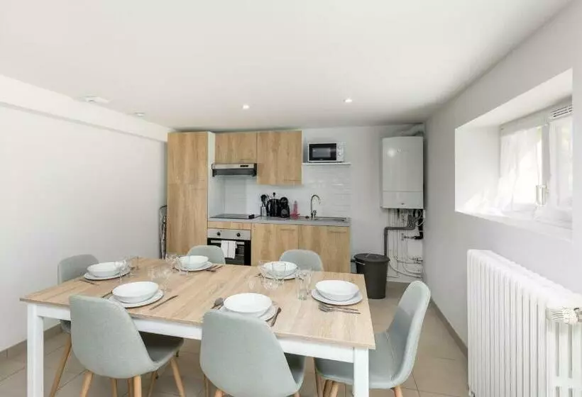 ペンション La Bergère De Domrémy Chambre Spacieuse Avec Sdb Privative, Espace Partagés Cuisine, Salon Et Terras