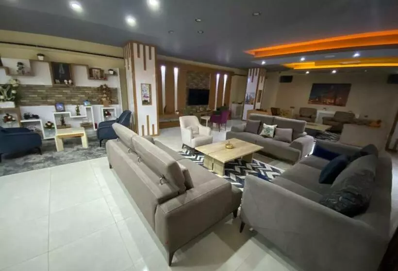 Farah Sui̇t
