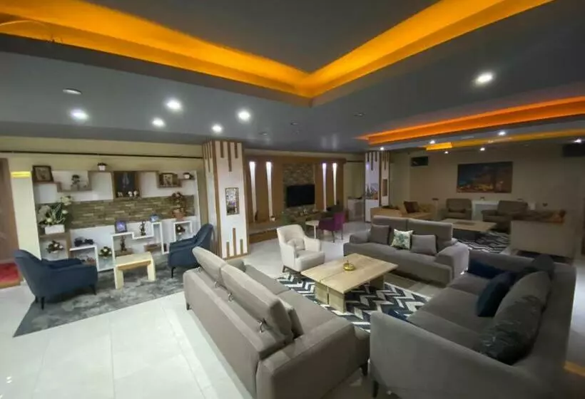 Farah Sui̇t