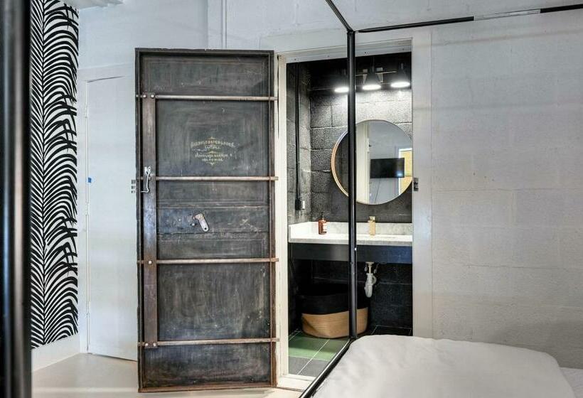 The Oleander Hotel Room 8