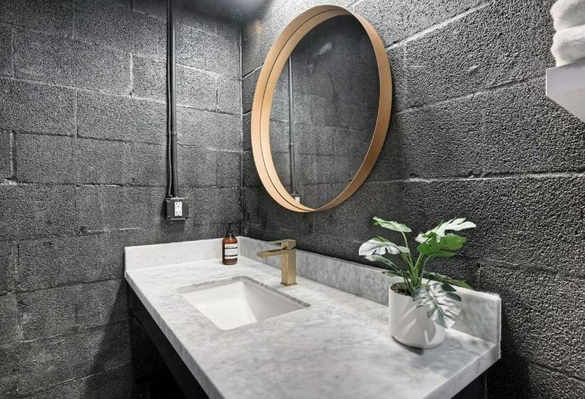 The Oleander Hotel Room 8