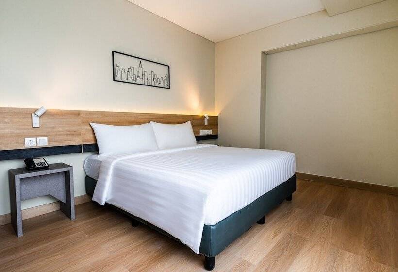 בית מלון כפרי Quest Prime Pemuda   Semarang