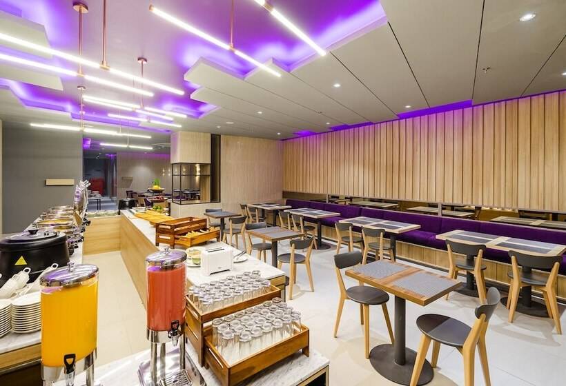 בית מלון כפרי Quest Prime Pemuda   Semarang