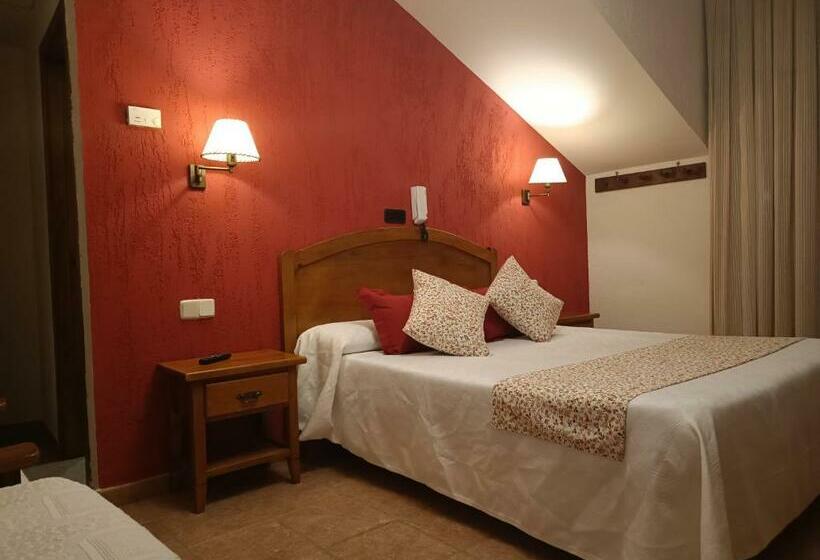 Hotel Hostal Decerca Prádena