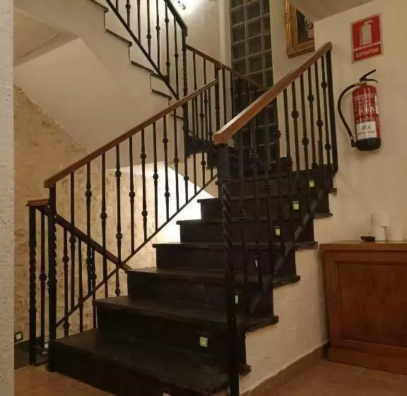 Hotelli Hostal Decerca Prádena