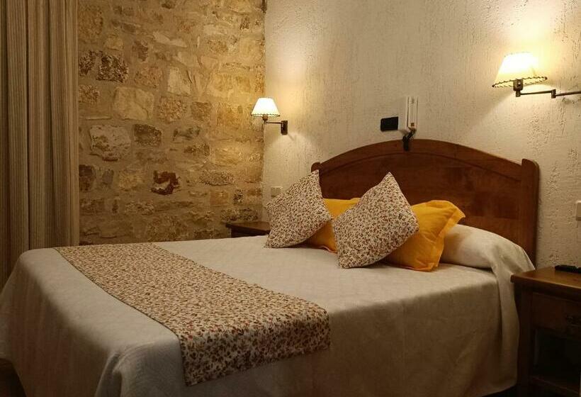 Hotel Hostal Decerca Prádena