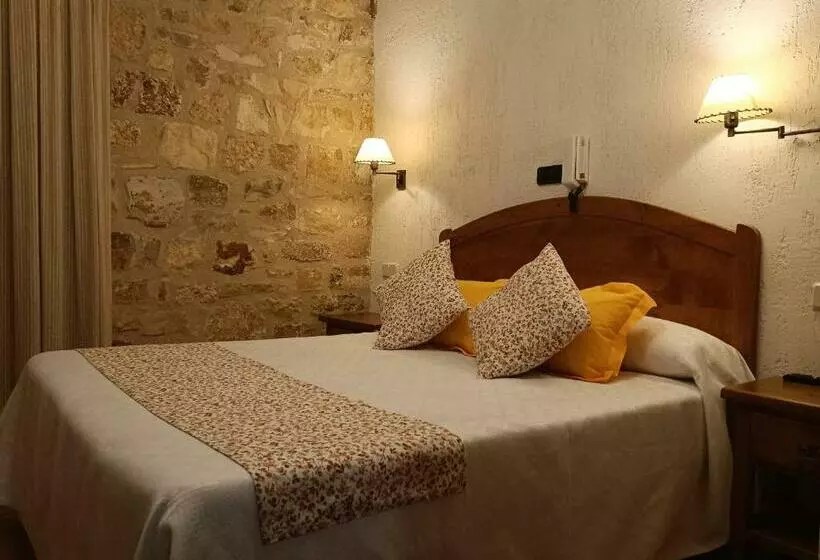 Hotelli Hostal Decerca Prádena