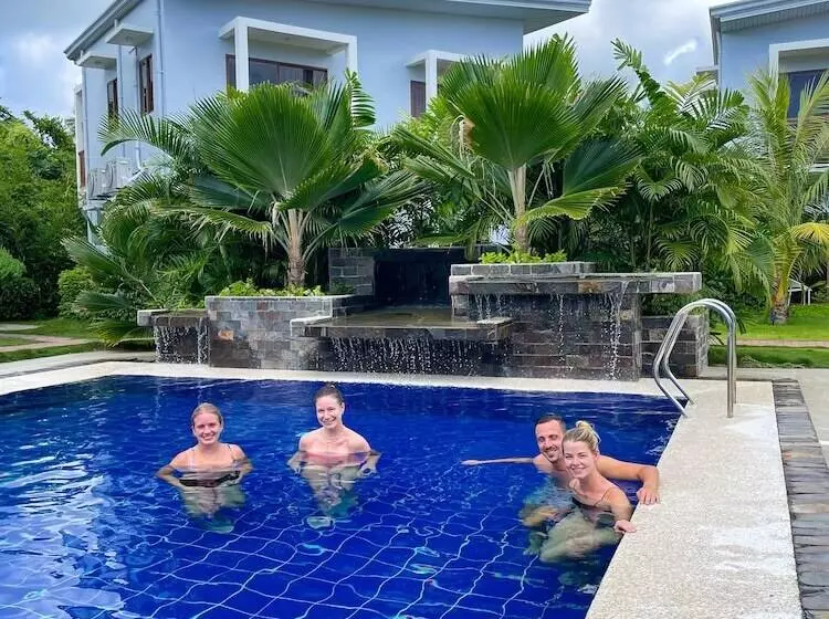 Red Picnic Hostel Panglao