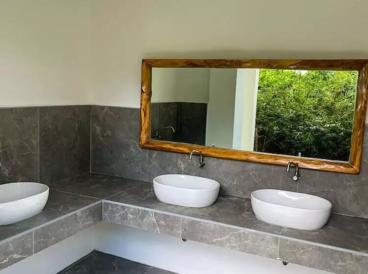 Red Picnic Hostel Panglao