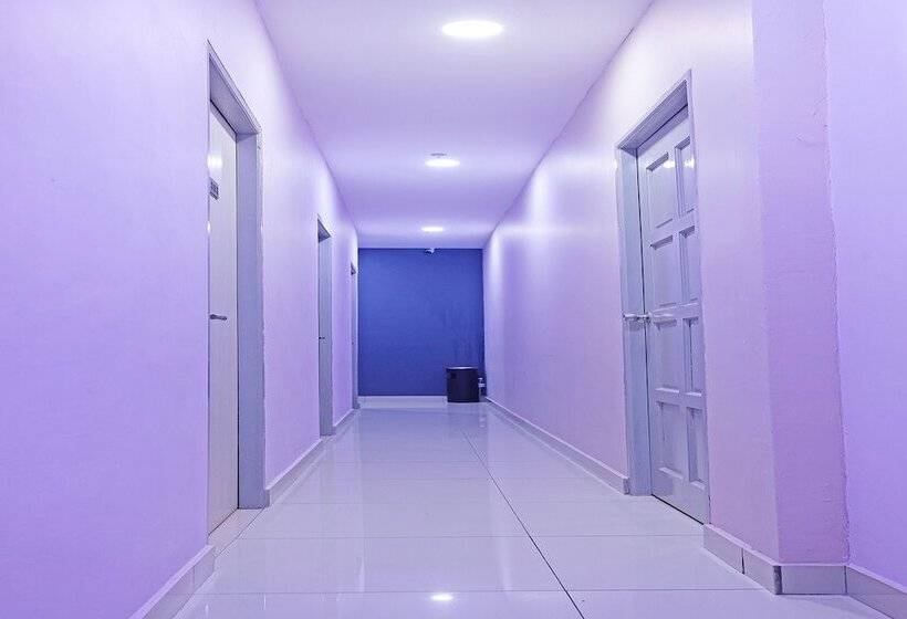 Hotel Oyo 90478 Marina World