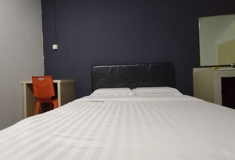 Hotel Oyo 90478 Marina World