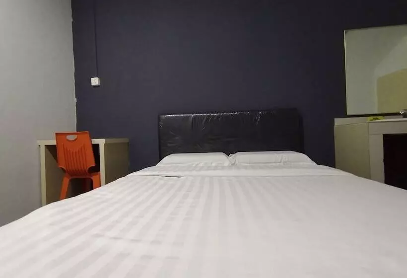 Hotelli Oyo 90478 Marina World