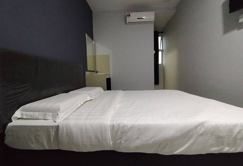 Hotel Oyo 90478 Marina World