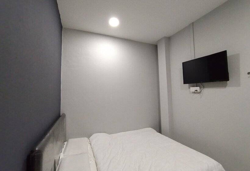 Hotel Oyo 90478 Marina World