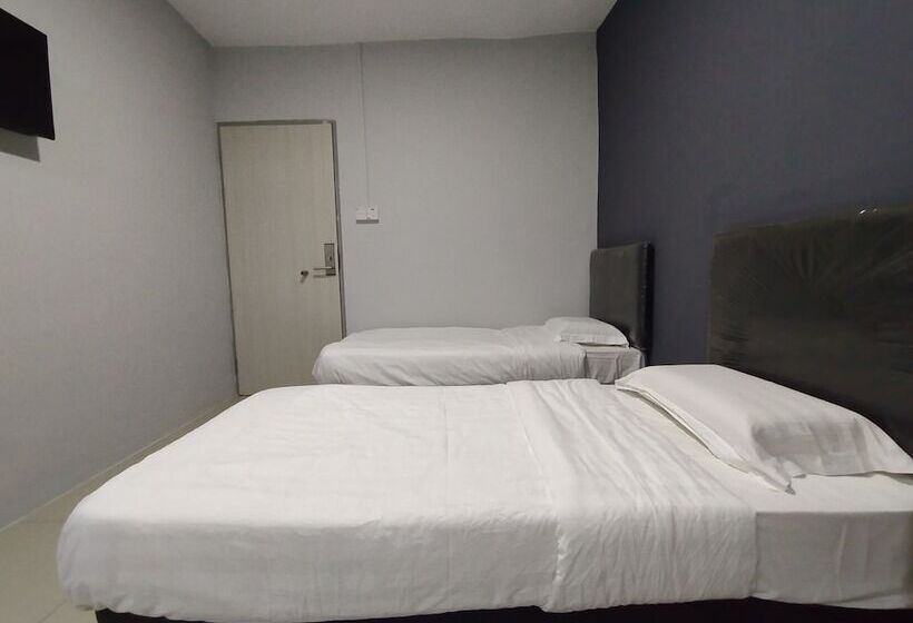 Hotel Oyo 90478 Marina World