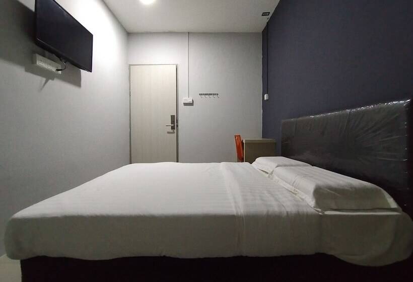 Hotel Oyo 90478 Marina World