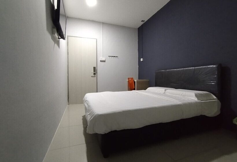 Hotel Oyo 90478 Marina World