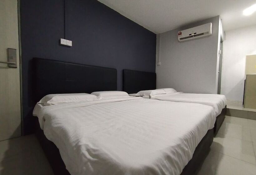 Hotel Oyo 90478 Marina World