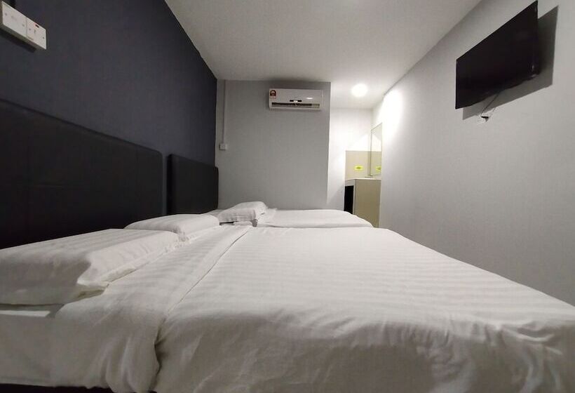 Hotel Oyo 90478 Marina World