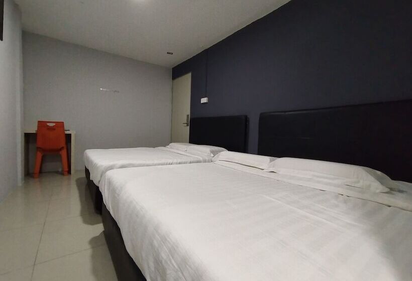 Hotel Oyo 90478 Marina World