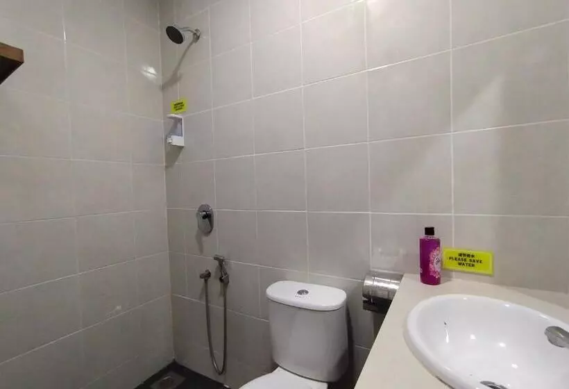 Hotelli Oyo 90478 Marina World