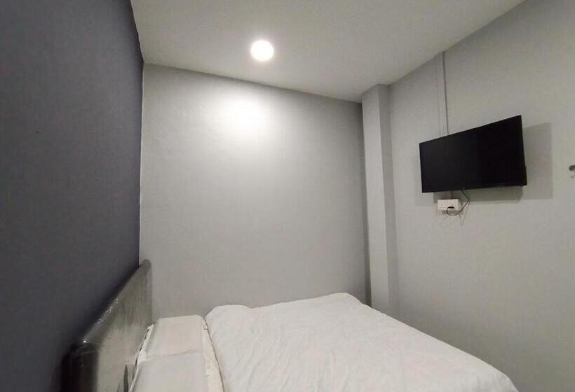 Hotel Oyo 90478 Marina World