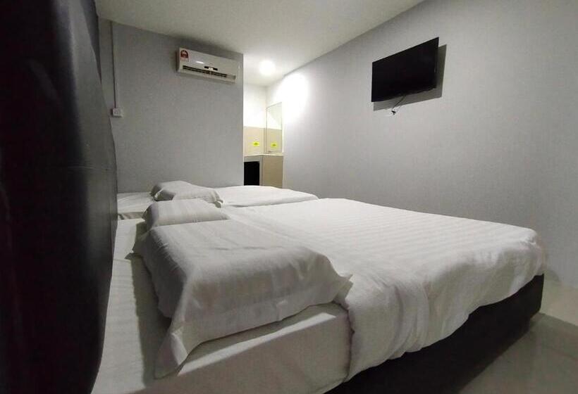 Hotel Oyo 90478 Marina World