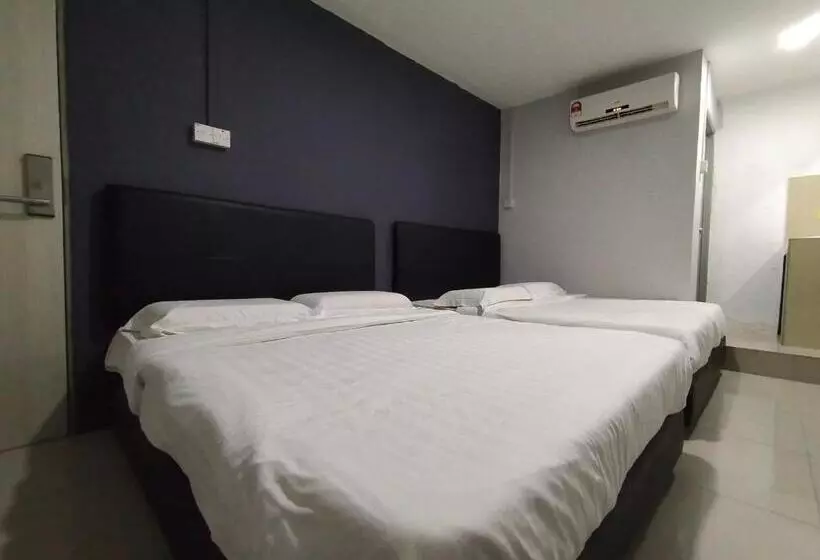 Hotelli Oyo 90478 Marina World