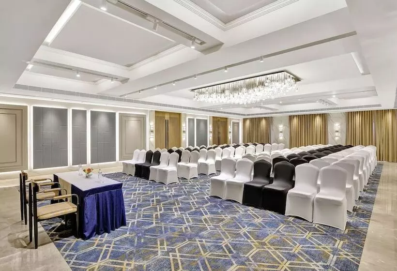 Hotelli Park Inn By Radisson Surat