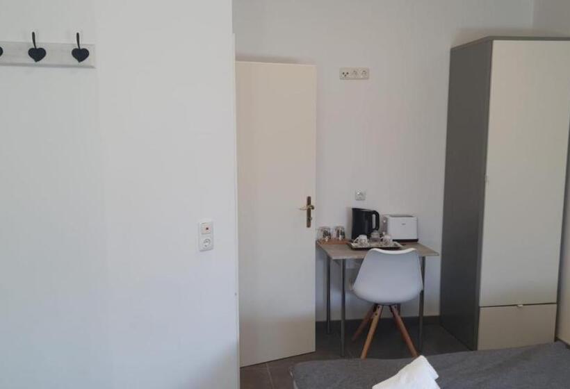 Pension Bad Soden / Apartment And Rooms