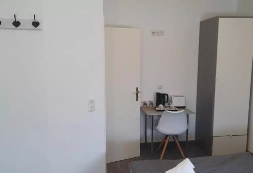 Pension Bad Soden / Apartment And Rooms