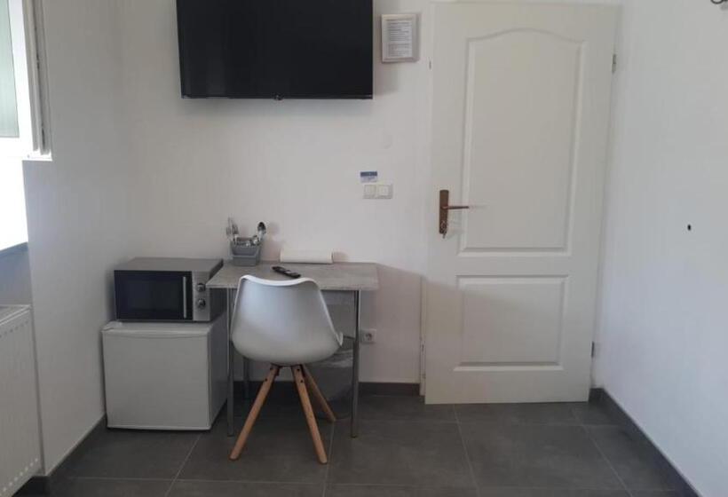 Pension Bad Soden / Apartment And Rooms