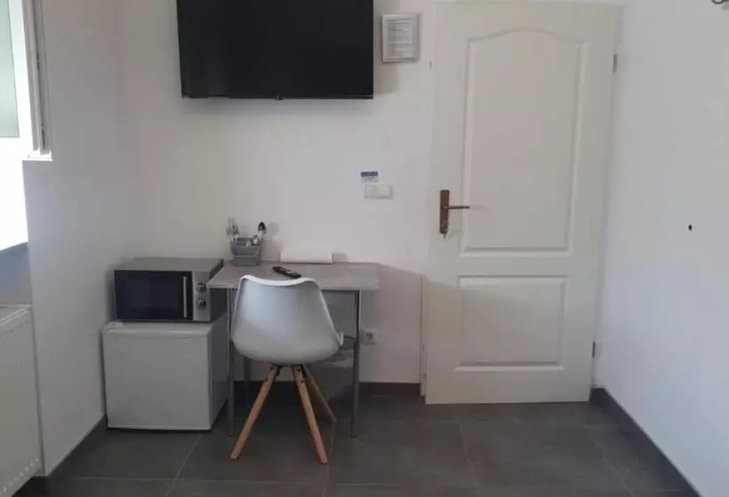 Pension Bad Soden / Apartment And Rooms