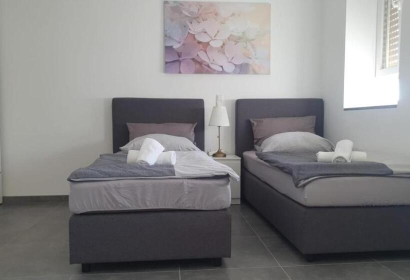 Pension Bad Soden / Apartment And Rooms