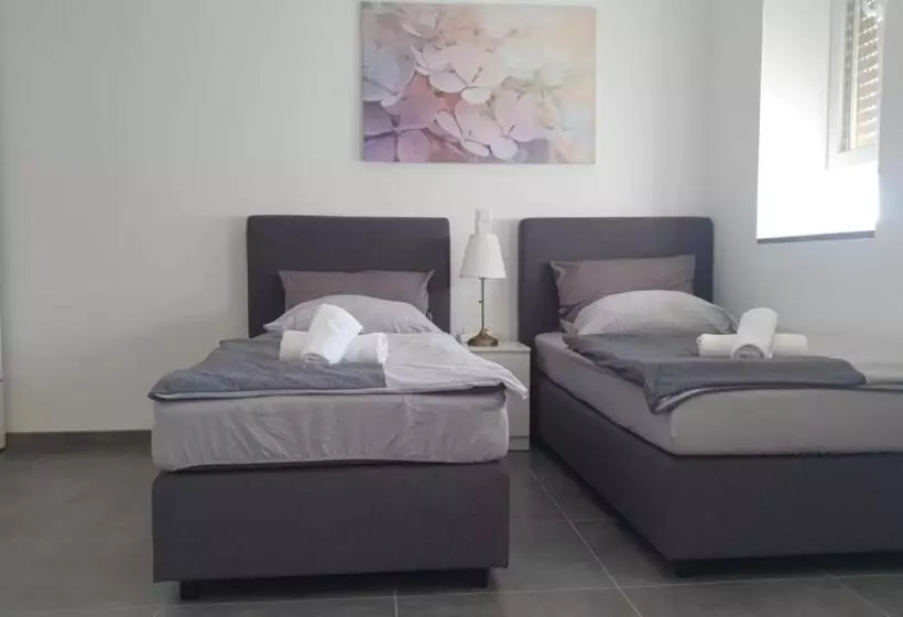 Pension Bad Soden / Apartment And Rooms