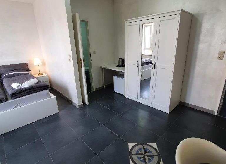 Pension Bad Soden / Apartment And Rooms