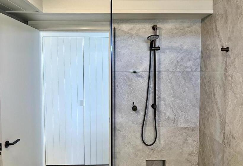 فندق 84 The Spit Holiday Apartments