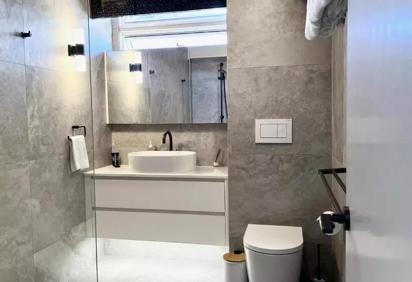 ホテル 84 The Spit Holiday Apartments