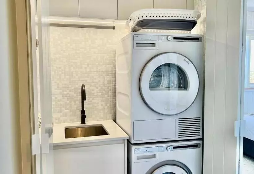 ホテル 84 The Spit Holiday Apartments