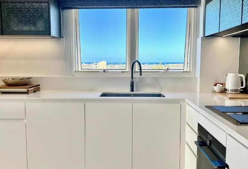 ホテル 84 The Spit Holiday Apartments