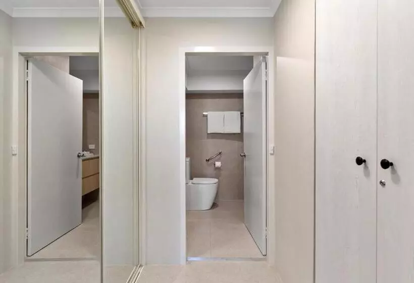 ホテル 84 The Spit Holiday Apartments