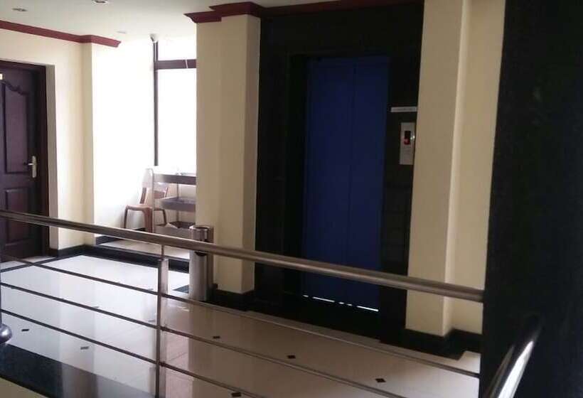 ホテル Archana Residency