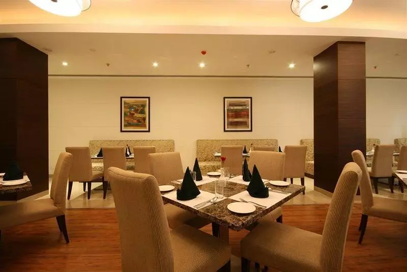 호텔 Four Points by Sheraton Vadodara